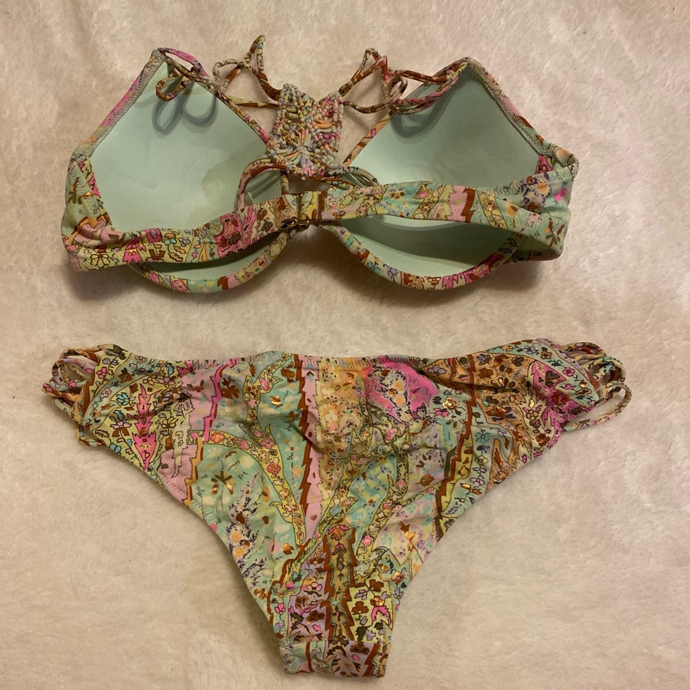 Bikini - image 1